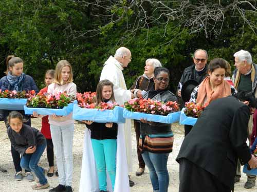 enfants-fleurs.jpg